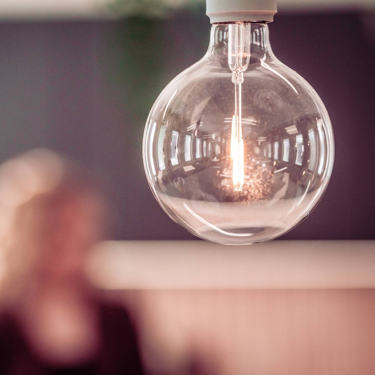 Loihde - Light bulb close-up - DSCF2790 - neliö