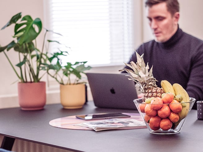 Loihde - Person on laptop - 665x500