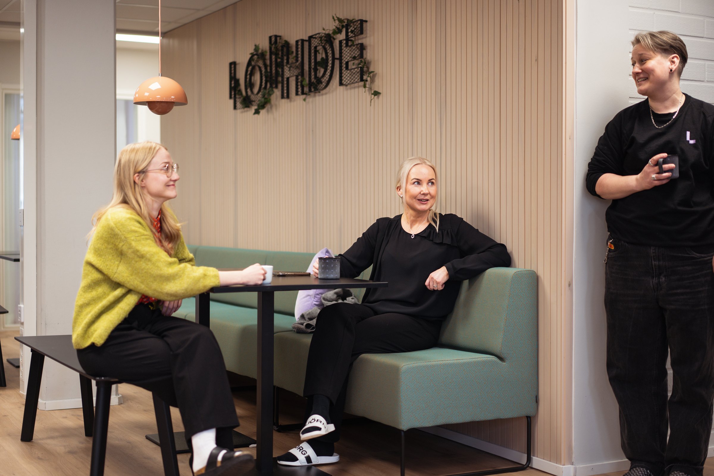 Loihde_Portraits_Oulu_chatting